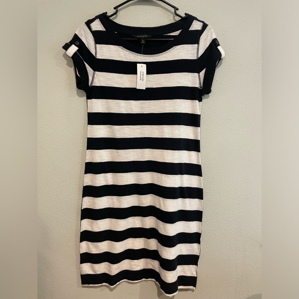 Banana Republic NWT Navy & White Stripe Tee Shirt Dress. Size XS